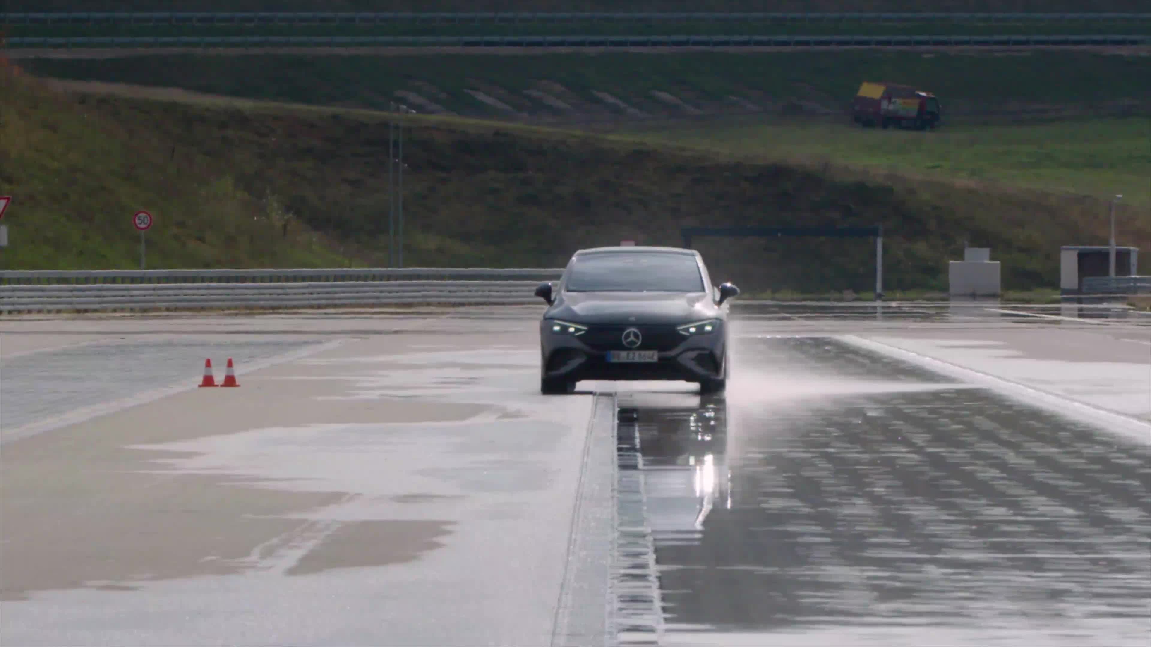 Pioneer for increased safety: Mercedes-Benz wants to make accident-free driving a reality